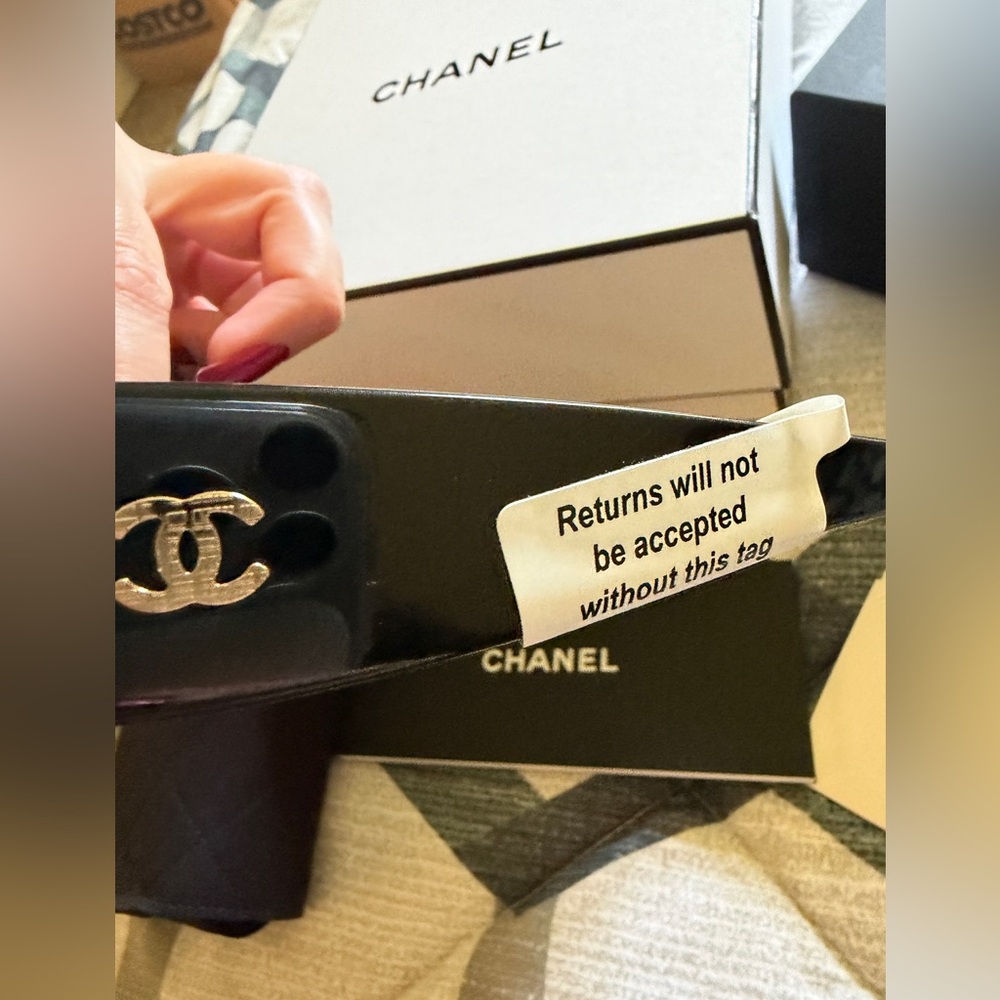 Chanel RECTANGLE SUNGLASSES - Picture 8 of 9